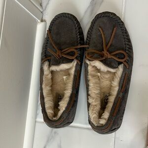 Ugg womens dakota water resistant suede slippers sz 8